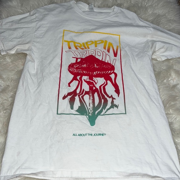White Graphic T-shirt - Picture 1 of 3